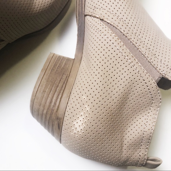 RAMPAGE Beige/Tan Slip on Ankle Bootie Size 6 - Picture 7 of 8